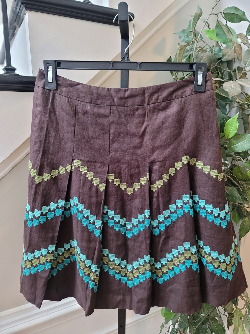 Loft Ann Taylor Mini Skirt Women's SZ 8P Brown Geometric Pleated Curved Hem